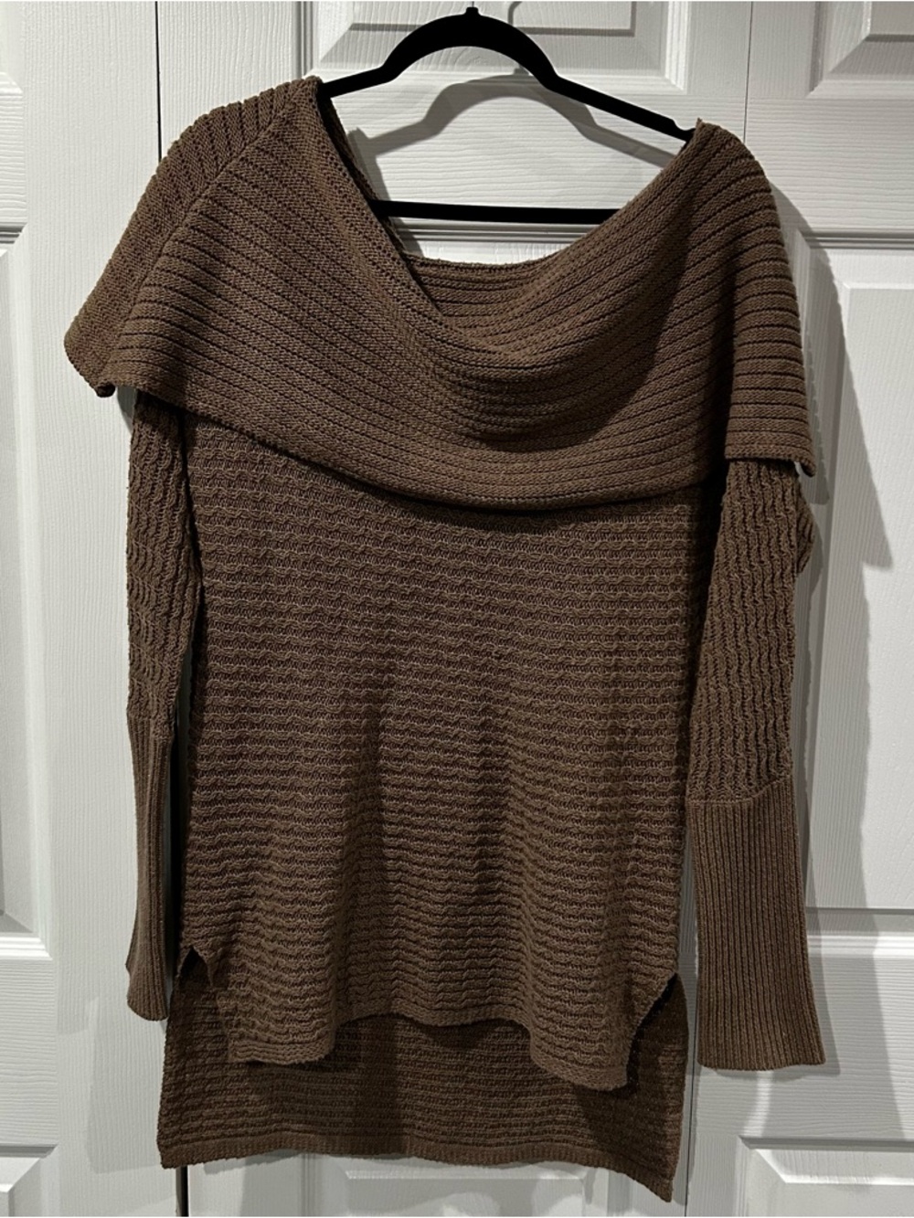 AKIRA CHICAGO Women's Brown Knit Off Shoulder Sweater - M/L